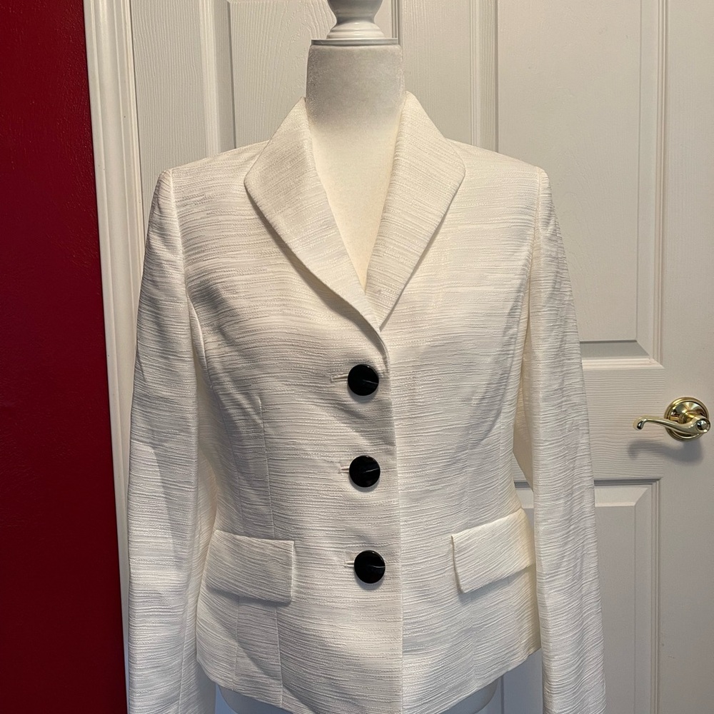 Jones Studio White Blazer